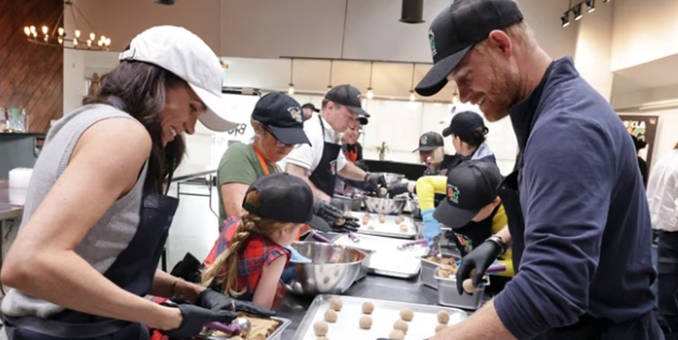 Príncipe Harry, Meghan Markle e os filhos — Foto: Reprodução/Sussex