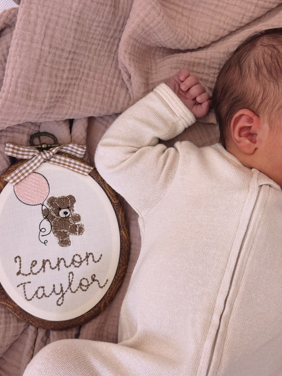 Taylor Lautner anuncia nascimento da filha — Foto: Reprodução/Instagram