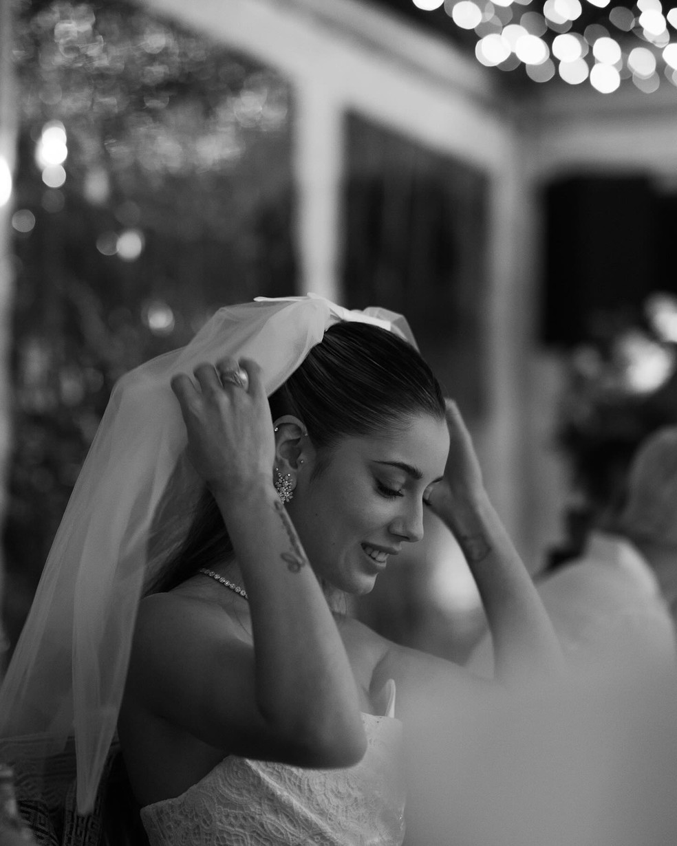 Arrascaeta e Camila Bastiani se casam no civil — Foto: Vanessa Silva/GQ Weddings