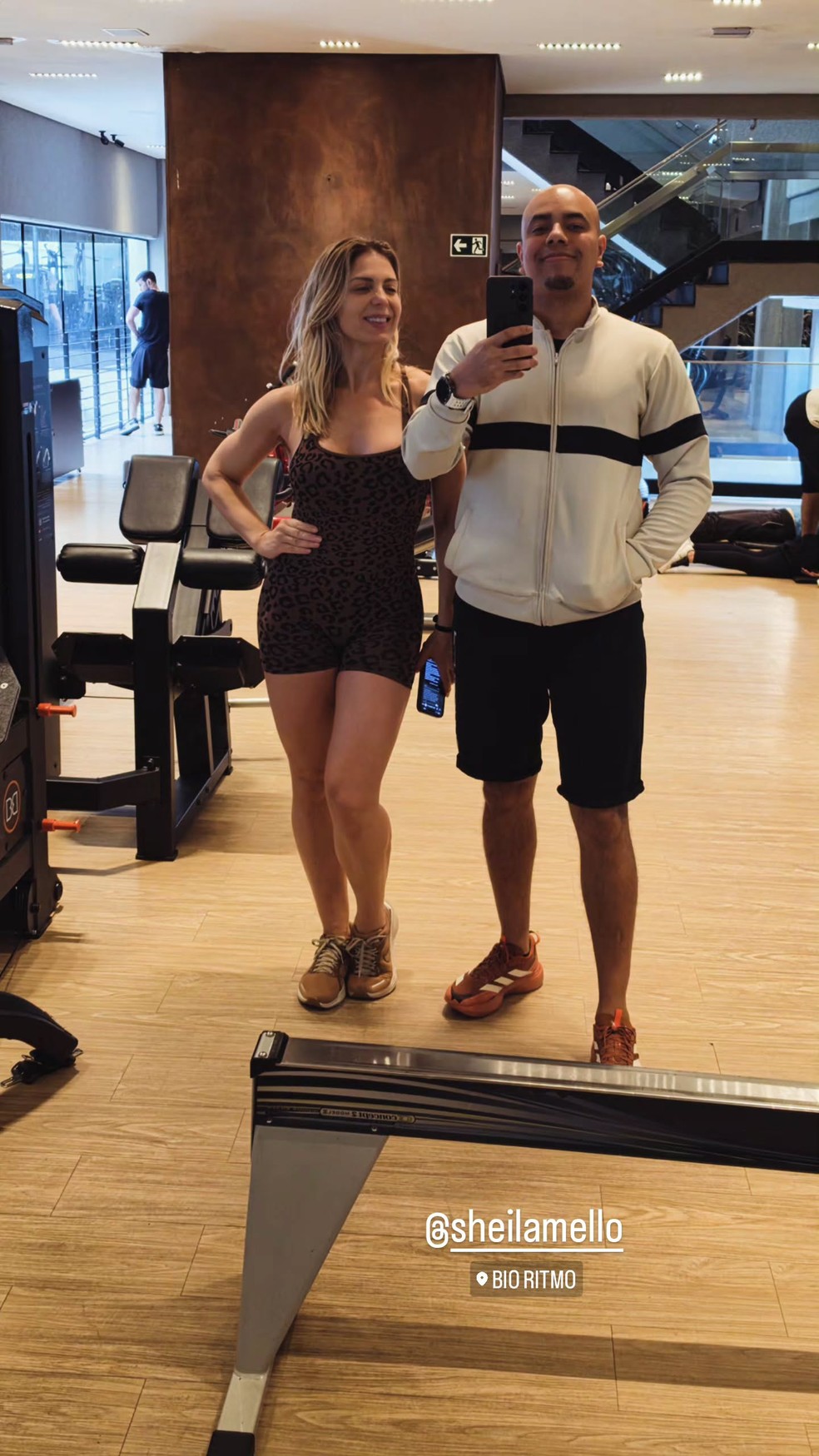 Sheila Mello e o personal trainer Vitor Leandro — Foto: Reprodução/Instagram