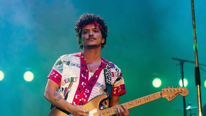 Bruno Mars: Conheça o guitarrista brasileiro do astro pop - Tangerina