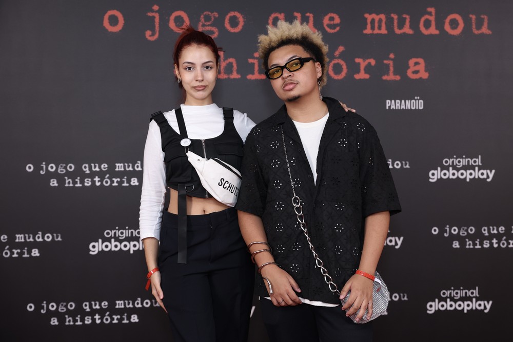 Ex-ator mirim JP Rufino, de 'Êta Mundo Bom!', vai a première com a namorada