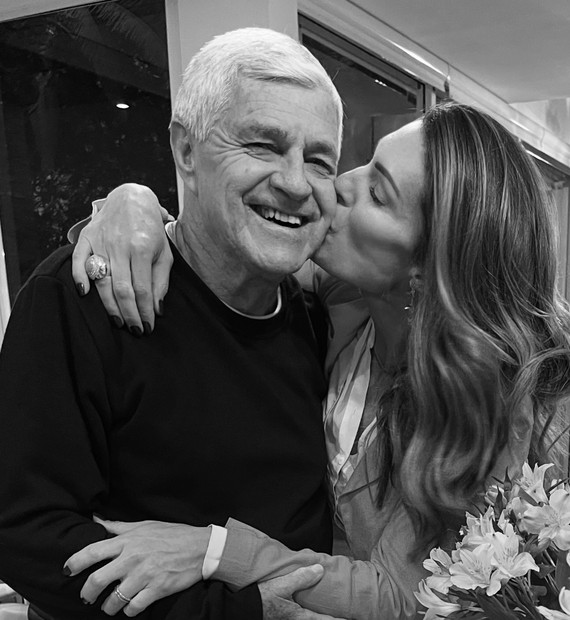 Elaine Mickely lamenta a perda do pai: 