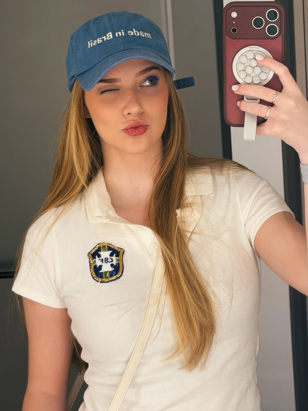Esposas dos jogadores de futebol mostram looks para estreia do Brasil ...