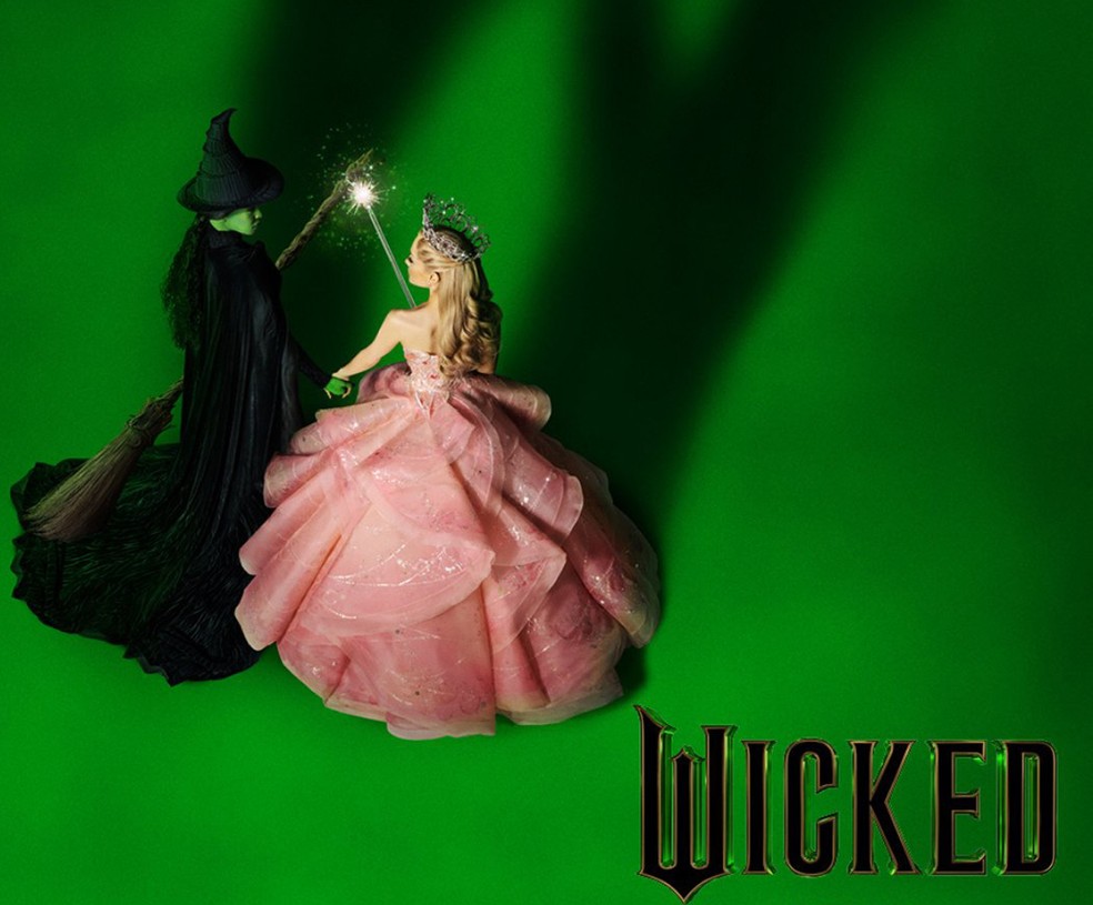 Ariana Grande e Cynthia Erivo são Glinda e Elphaba em 'Wicked' — Foto: Divulgação