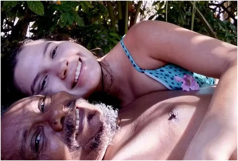 Chico César com a namorada, Larissa — Foto: Reprodução/Instagram