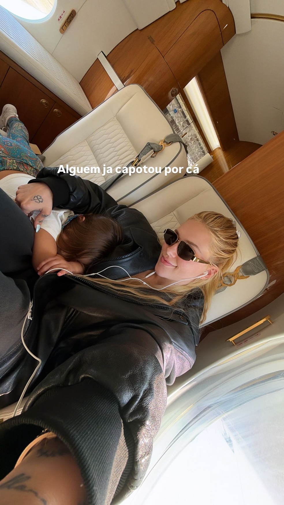 Virginia Fonseca viaja de jatinho com filhos em meio a rumores de término com Vini Jr — Foto: Reprodução/Instagram