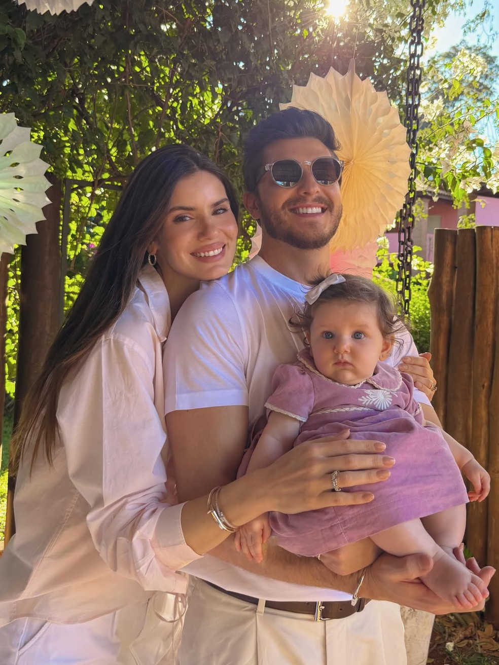 Camila Queiroz revela decis&atilde;o tomada no parto da filha, Clara: 'Foi uma  escolha muito consciente'