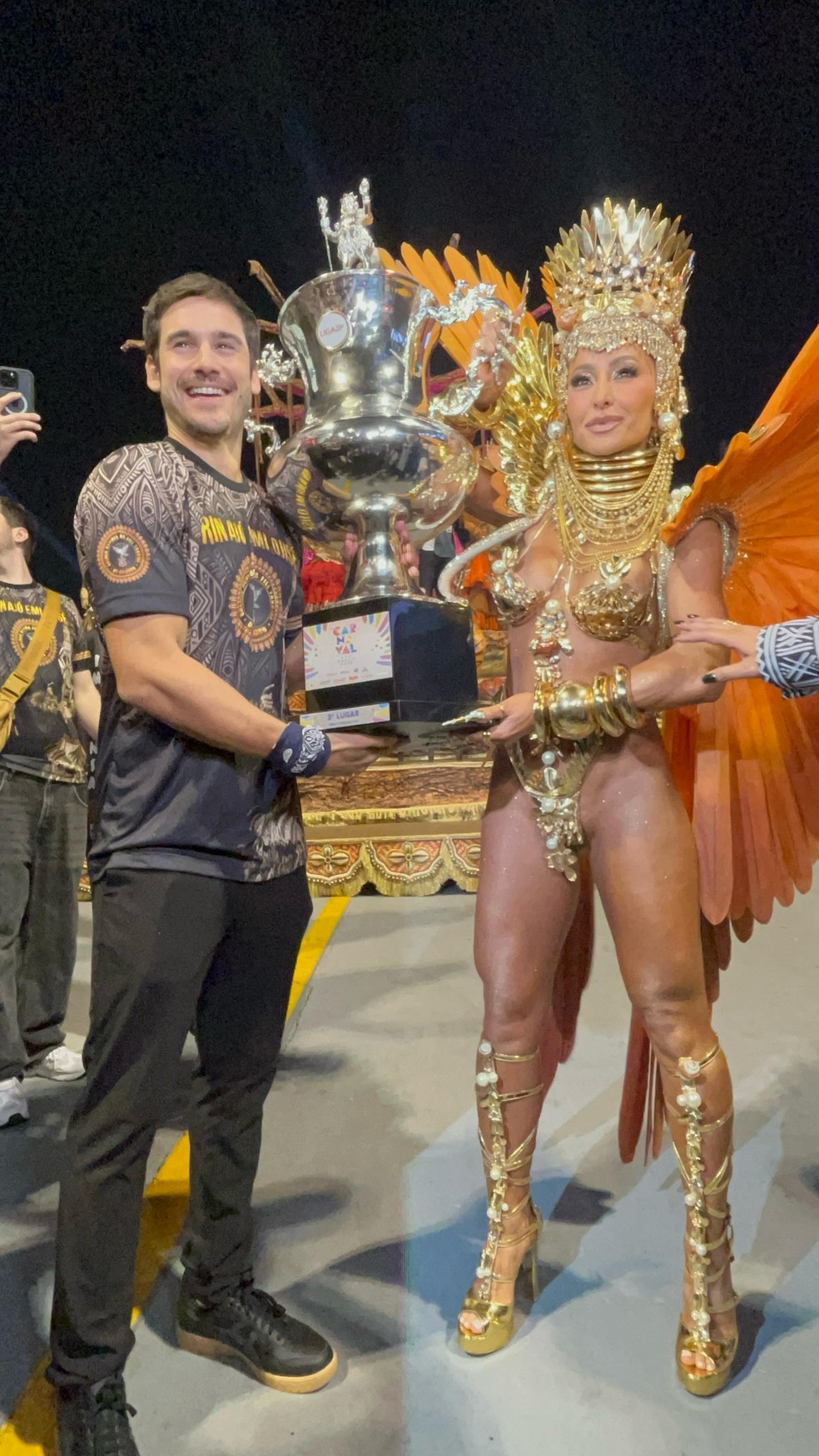 Nicolas Prattes prestigia Sabrina Sato na Gaviões e fala de