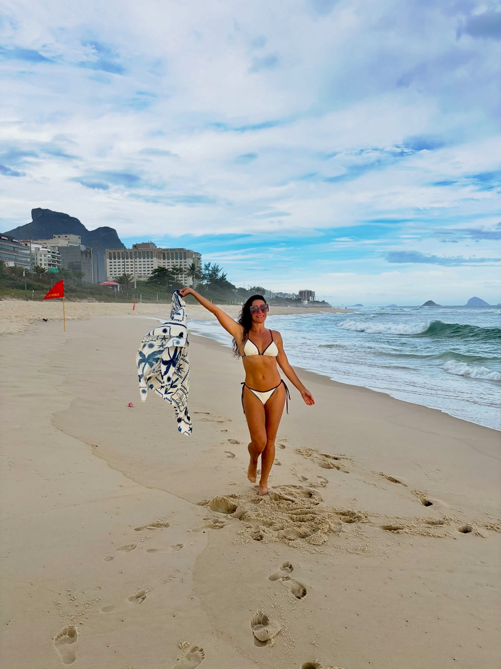 Mylla Christie surge de biquíni em tarde no Rio — Foto: Reprodução/Instagram