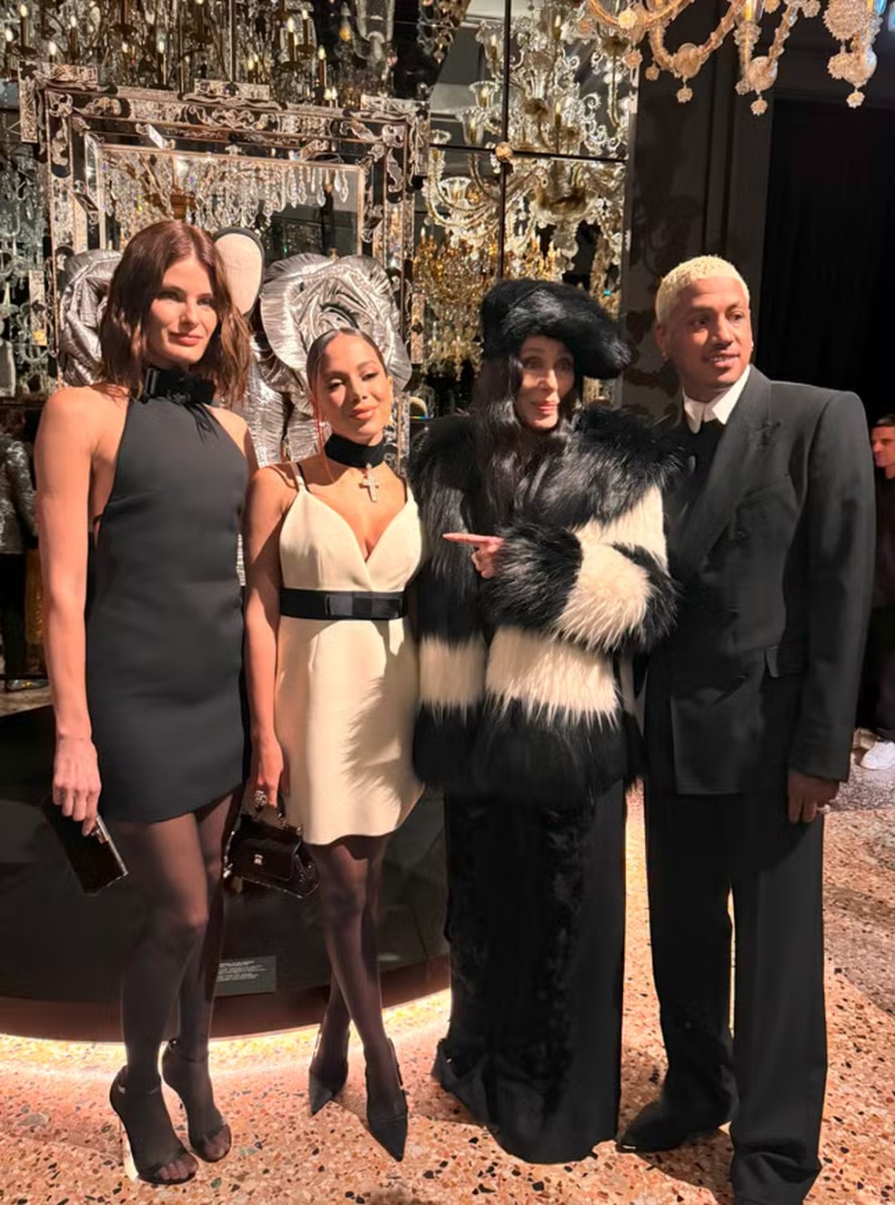 Isabeli Fontana, Anitta, Cher e Alexander Edwards &mdash; Foto: Reprodu&ccedil;&atilde;o/ Instagram