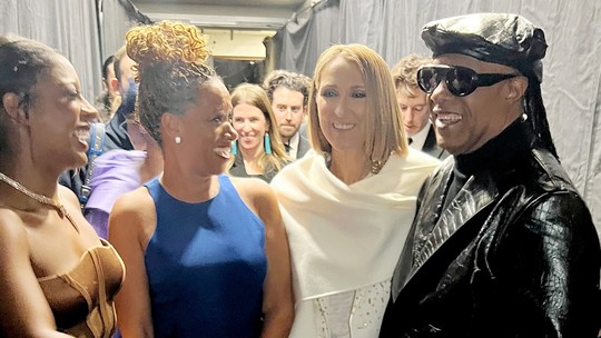 Céline Dion mostra fotos recebendo carinho de Oprah e Stevie Wonder no Grammy