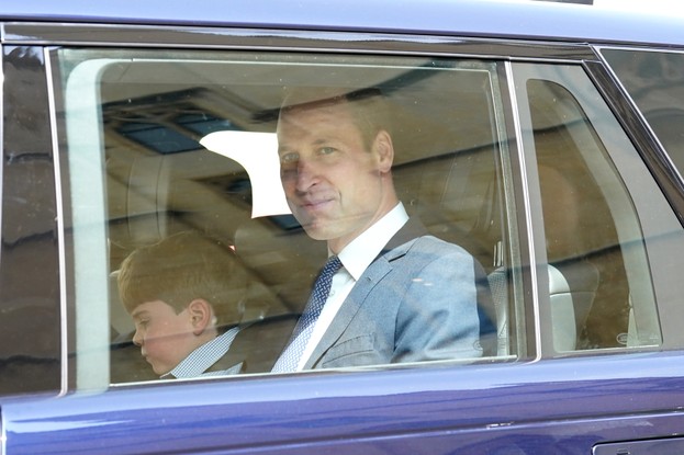 Príncipe William chega para o ensaio da coroação do Rei Charles III