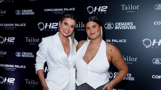 Flávia Alessandra e Giulia Costa vão juntas a leilão beneficente com mais famosos