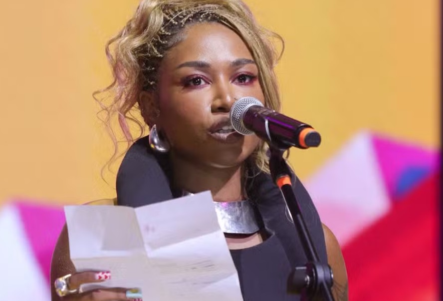 Ebony chama indústria musical de 'traiçoeira com mulheres negras