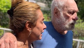 Cissa Guimarães visita ex-marido Paulo César Pereio no Retiro dos Artistas