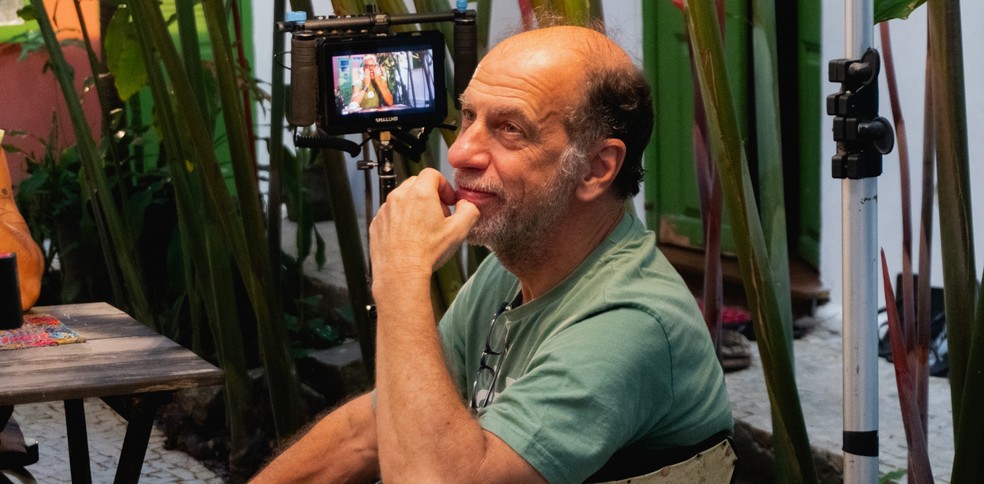 Roberto Bomtempo em seu primeiro trabalho como diretor de um longa documental — Foto: Divulgação