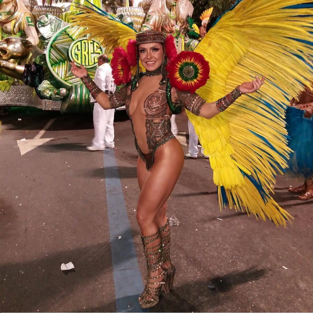 Fabíola Andrade é rainha de bateria da Mocidade Independente de Padre Miguel, no Carnaval do Rio — Foto: Reprodução/Instagram