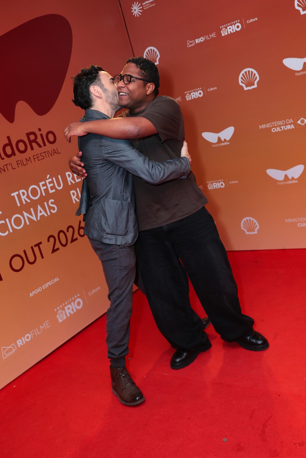 Caio Blat e Christian Malheiros — Foto: Victor Chapetta/Brazil News