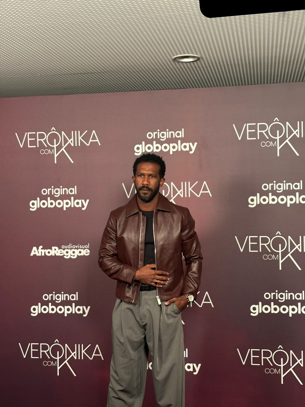 Famosos se reúnem no Rio para o lançamento de ‘Verônika com K’
