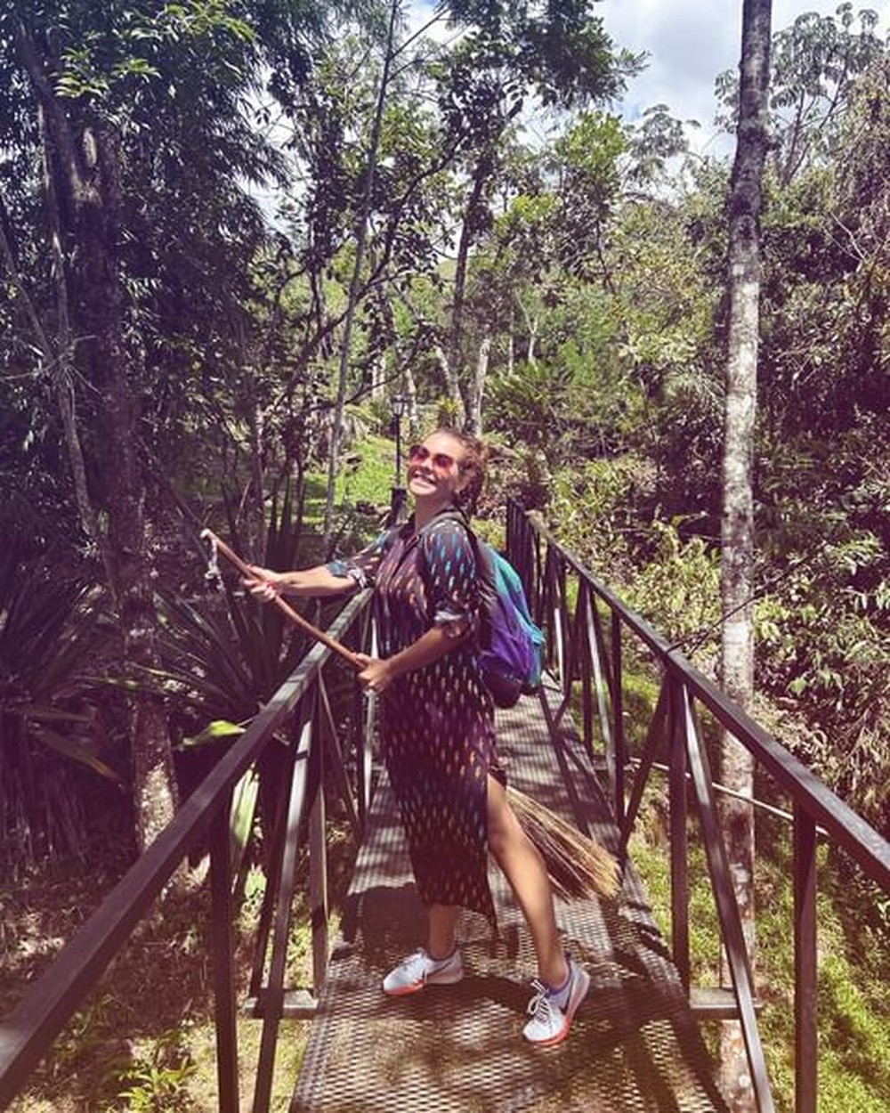 Fernanda Souza abre álbum de fotos de passeio ao ar livre