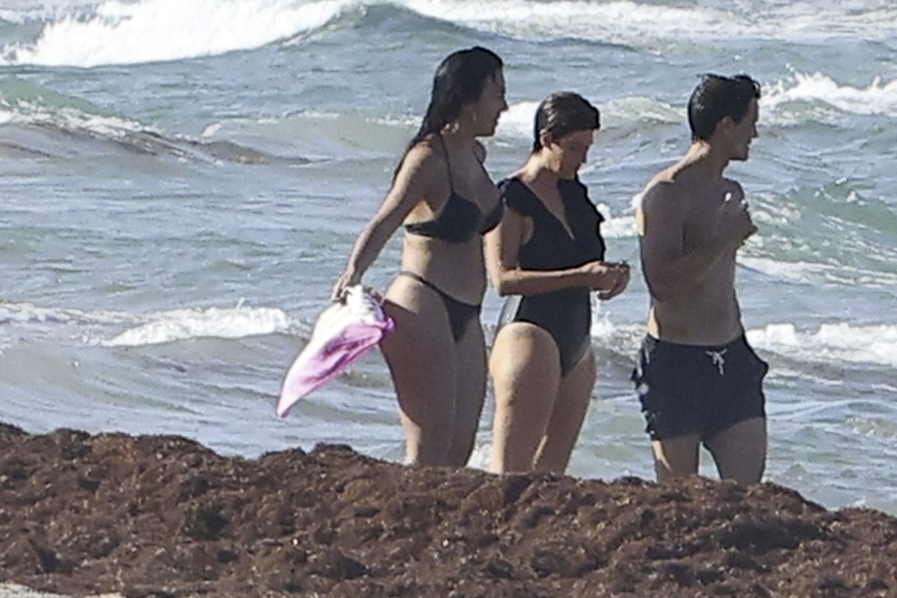 Georgina Rodríguez curtiu praia em Miami — Foto: The Grosby Group