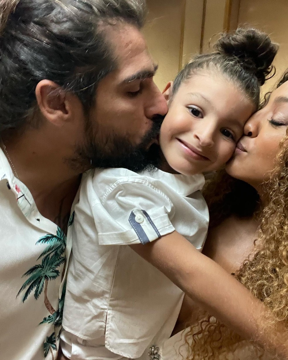 Sheron Menezzes com filho e marido — Foto: Reprodução do Instagram