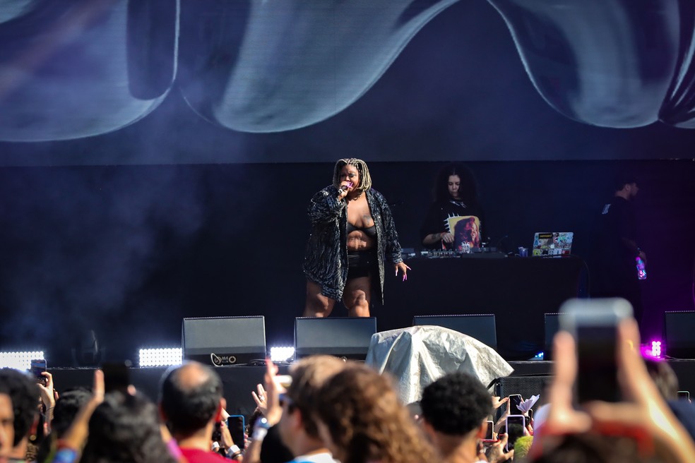 MC Carol se apresenta no festival MITA após perder 50kg — Foto: Victor Chapetta