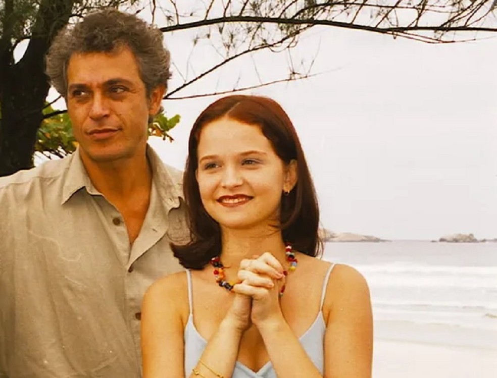Fernanda Rodrigues, como Val, na novela Zazá (Globo, 1997), ao lado do ator Paulo Gorgulho — Foto: TV Globo