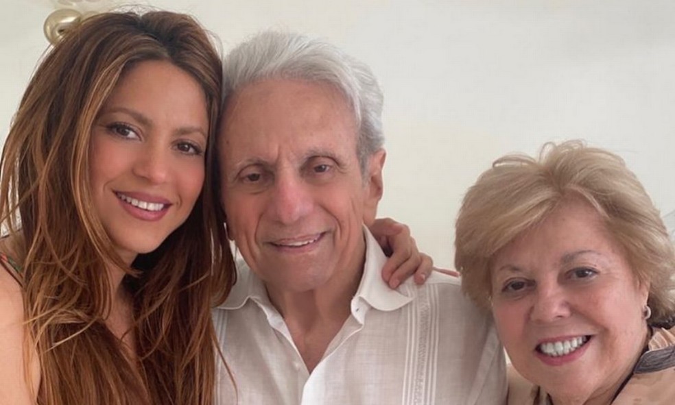 Shakira com seus pais — Foto: Reprodução / Instagram