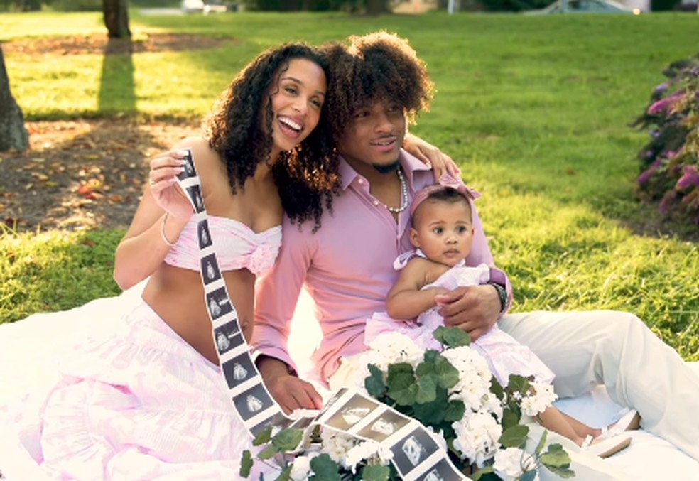 Ana Zortea e Miles McBride com filha — Foto: Reprodução/Instagram