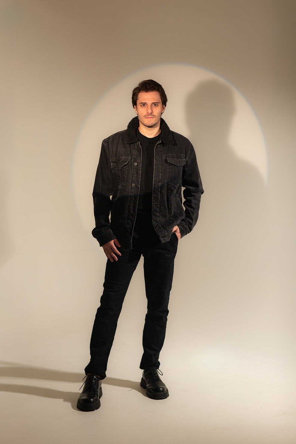 Hugo Bonèmer vive Marcelo Rubens Paiva em ‘Feliz Ano Velho’ — Foto: Marcelo Auge
