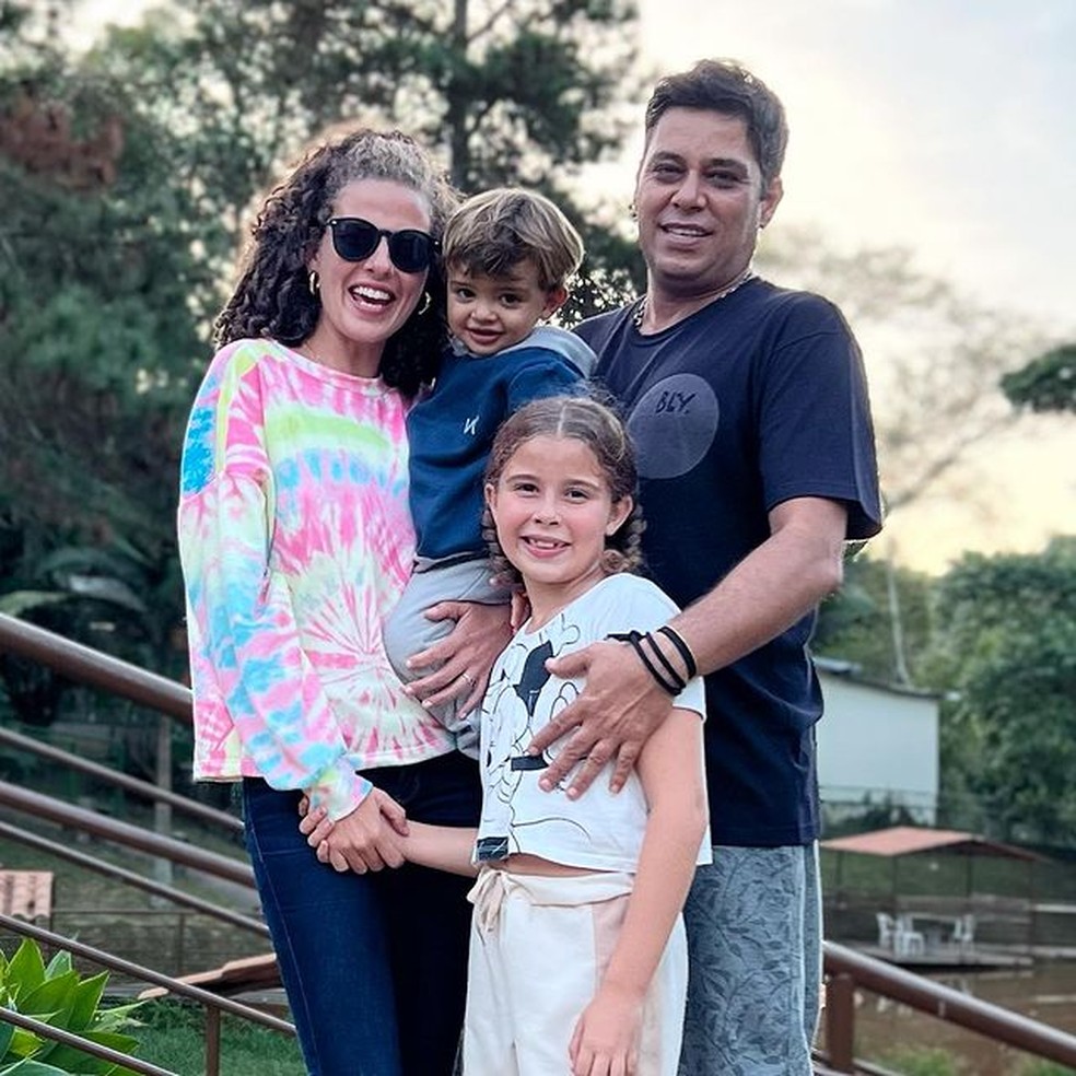 Debby Lagranha com o marido e os filhos — Foto: Reprodução/Instagram