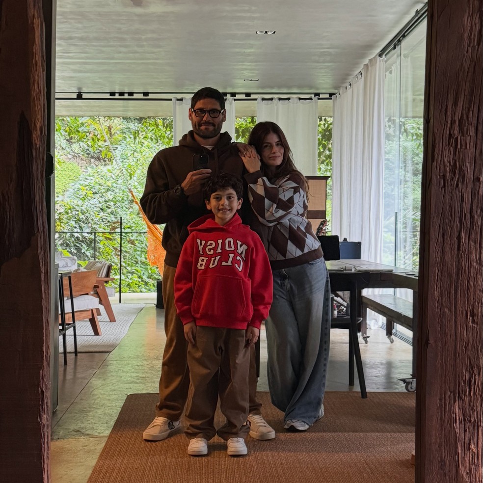 Dudu Azevedo com a esposa e o filho — Foto: Reprodução/Instagram