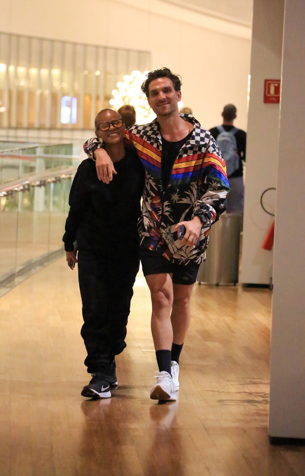 Aline Wirley e Igor Rickli curtem passeio agarradinhos no Rio