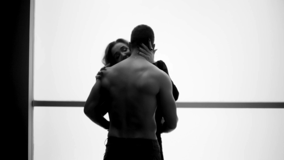 Marisa Orth gravou filme sensual com Vitor Gadelha — Foto: Divulgação