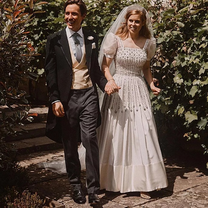 Casamento da princesa Beatrice e Edoardo Mapelli Mozzi; noiva usou vestido da rainha Elizabeth — Foto: Benjamin Wheeler/The Royal Family