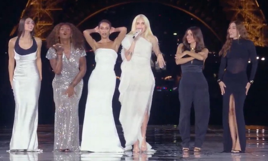 Anitta, Taís Araujo, Liniker e Bella Campos desfilam na abertura da Semana de Moda de Paris