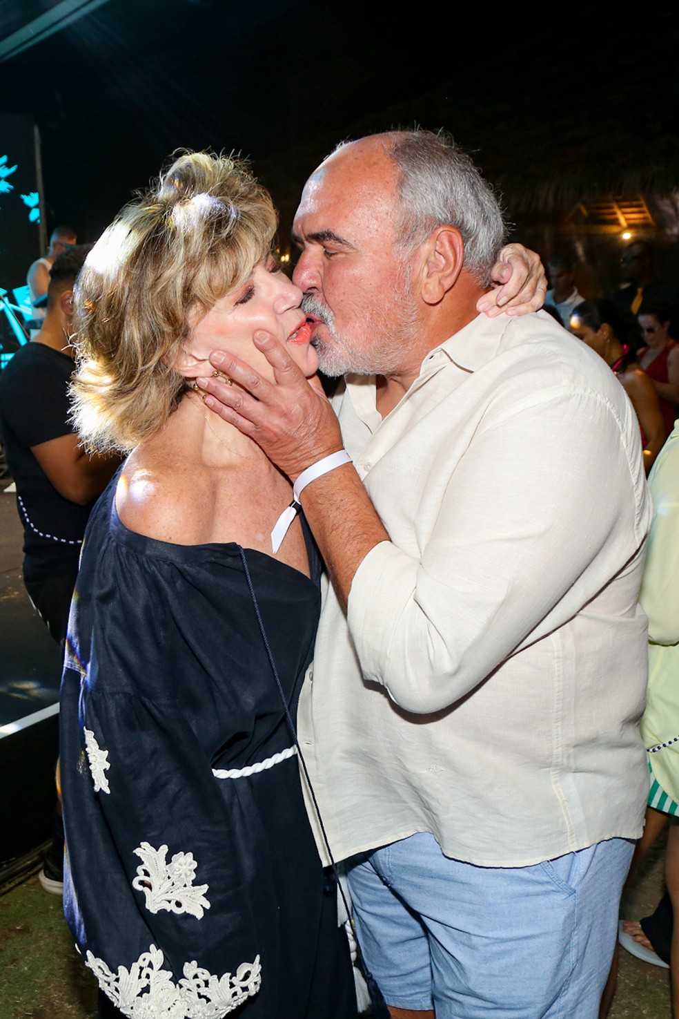 Silvia Poppovic E Namorado