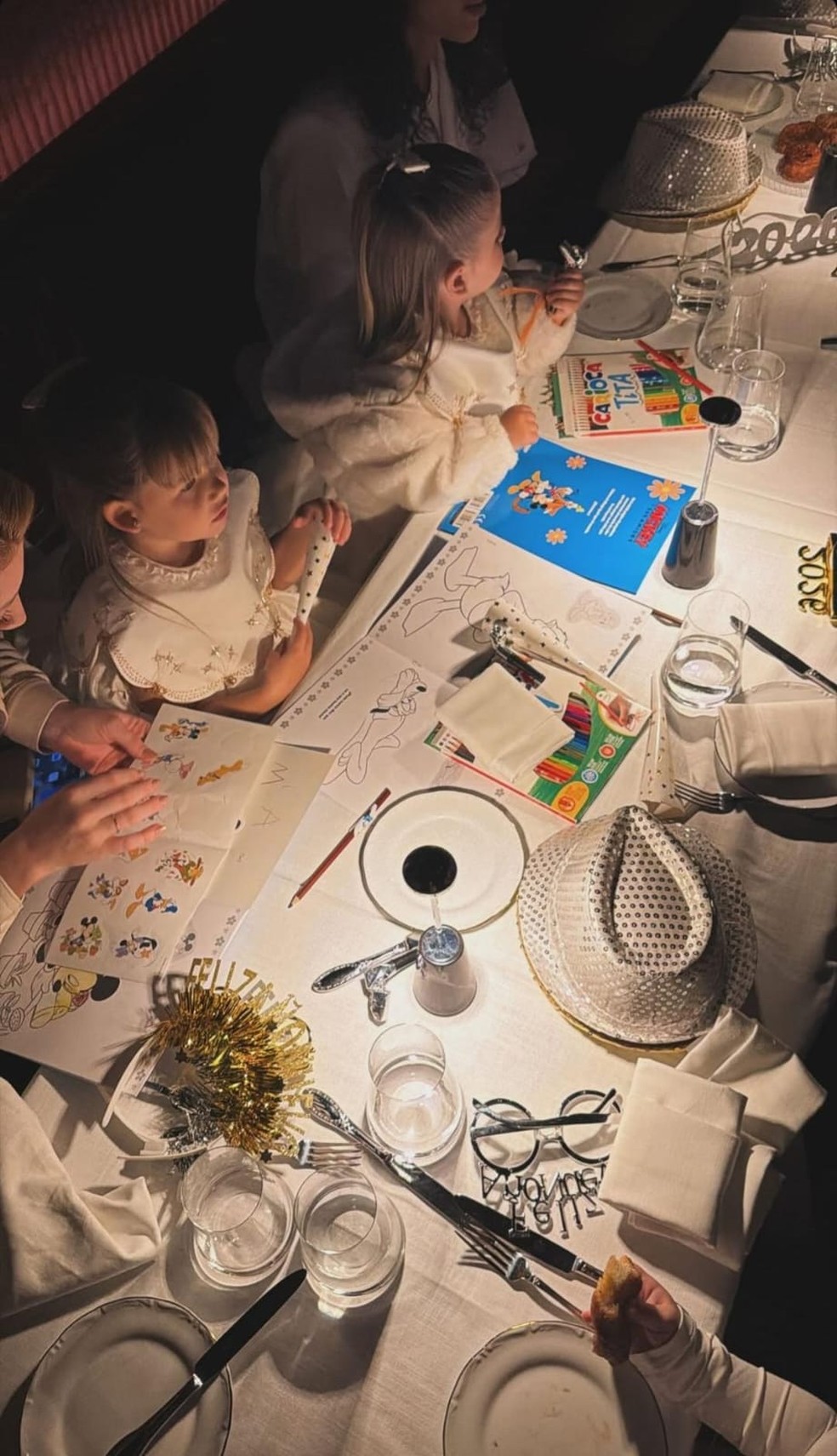 Virginia Fonseca mostra os filhos arrumados para Ano Novo na Espanha — Foto: Reprodução/Instagram