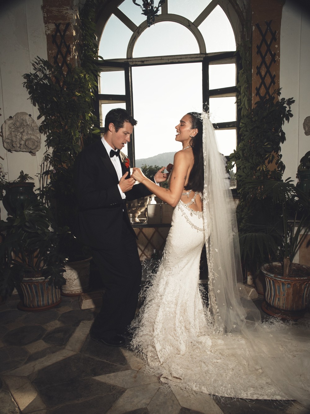 Dua Lipa Fala Pela Primeira Vez Sobre Casamento Com Callum Turner E 