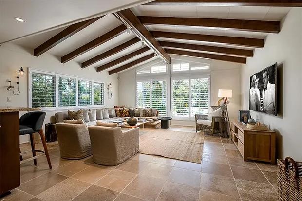 Kourtney Kardashian e Travis Barker compram mansão porn R$ 77 milhões na Califórnia (Foto: Zillow) — Foto: Quem