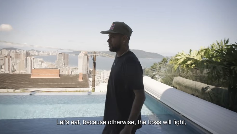 Neymar faz tour por sua casa em Santos — Foto: Reprodução/Instagram