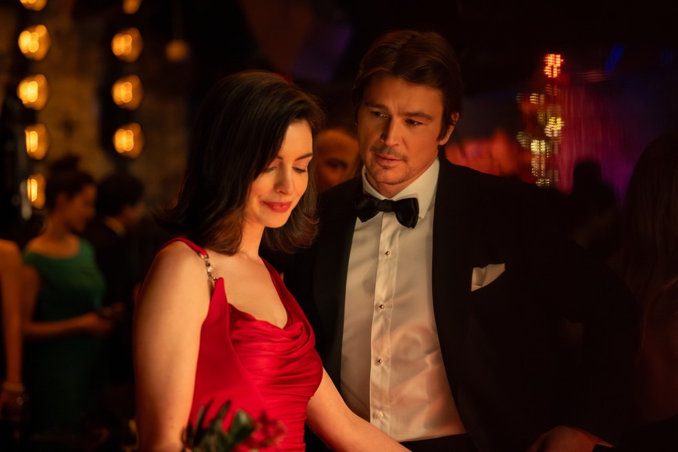 Anne Hathaway  e Josh Harnett em Verity — Foto: Divulgação