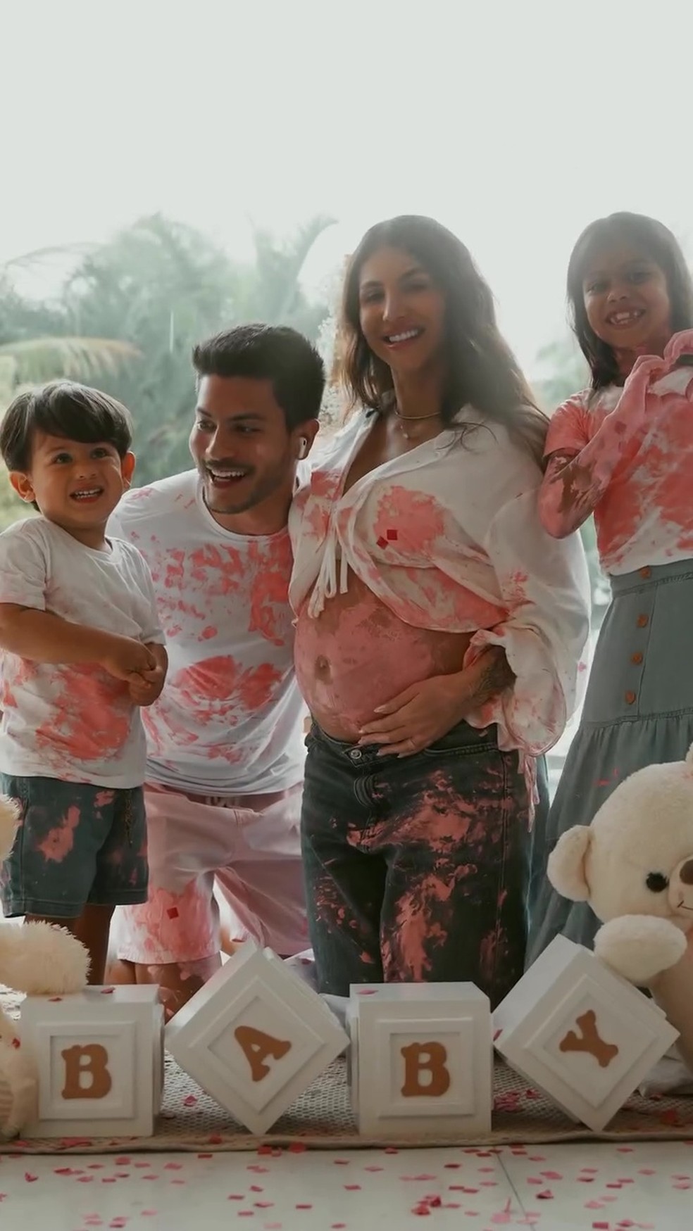Separados, Arthur Aguiar e Jheny Santucci fazem chá revelação do segundo bebê — Foto: Reprodução/Instagram
