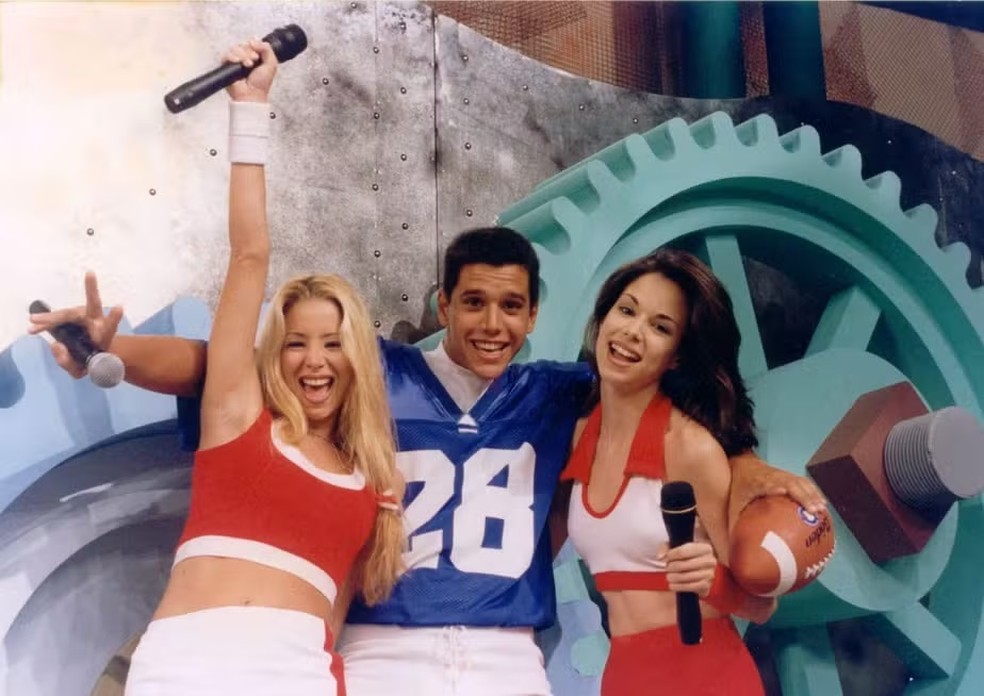 Danielle Winits, Marcio Garcia e Ana Furtado foram os apresentadores do game show 'Ponto a Ponto', exibido em 1996 pela TV Globo — Foto: Acervo/TV Globo