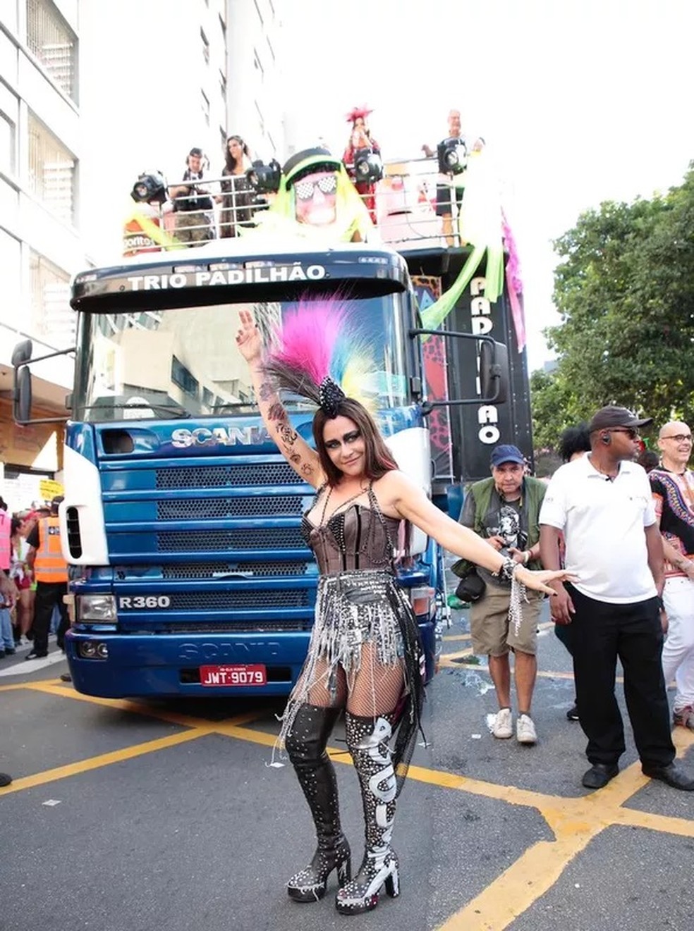 Alessandra Negrini, com fantasia punk rock, no bloco do Acadêmicos do Baixo Augusta no Carnaval 2019 — Foto: Rafael Cusato/Quem