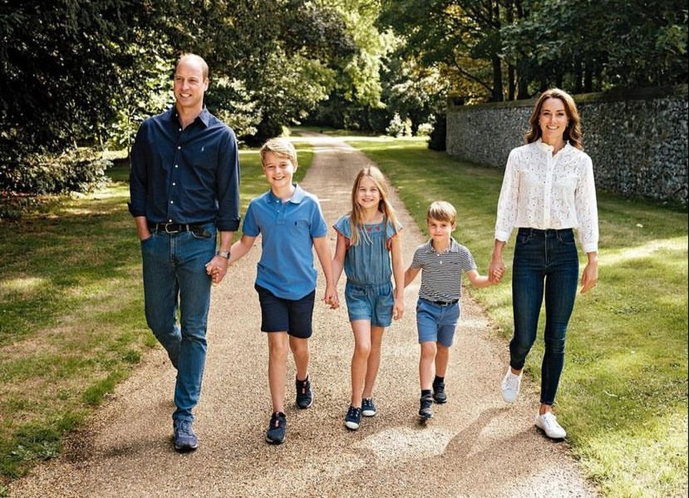 Príncipe William, Kate Middleton e os três filhos — Foto: Reprodução/Instagram