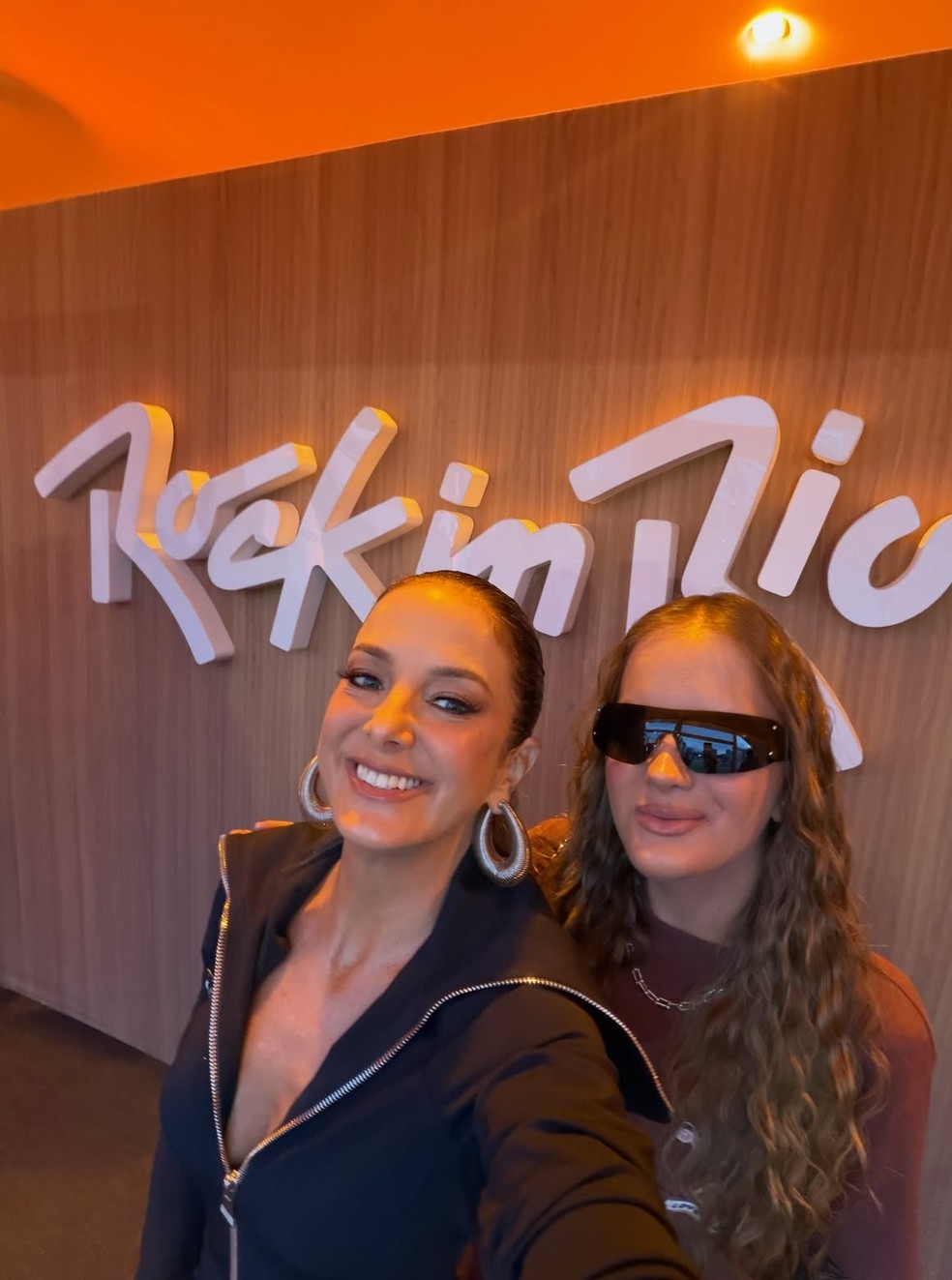 Ticiane Pinheiro com a filha mais velha, Rafaella Justus, no Rock in Rio 2026 — Foto: Reprodução/Instagram