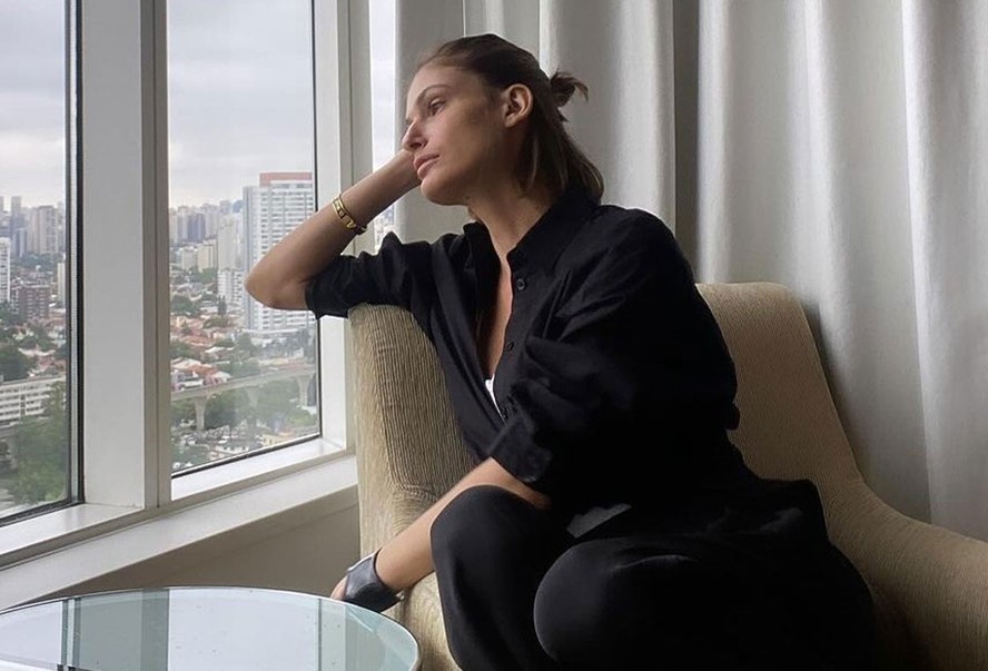 Modelo Carol Francischini tem alta após cirurgia para tratar câncer